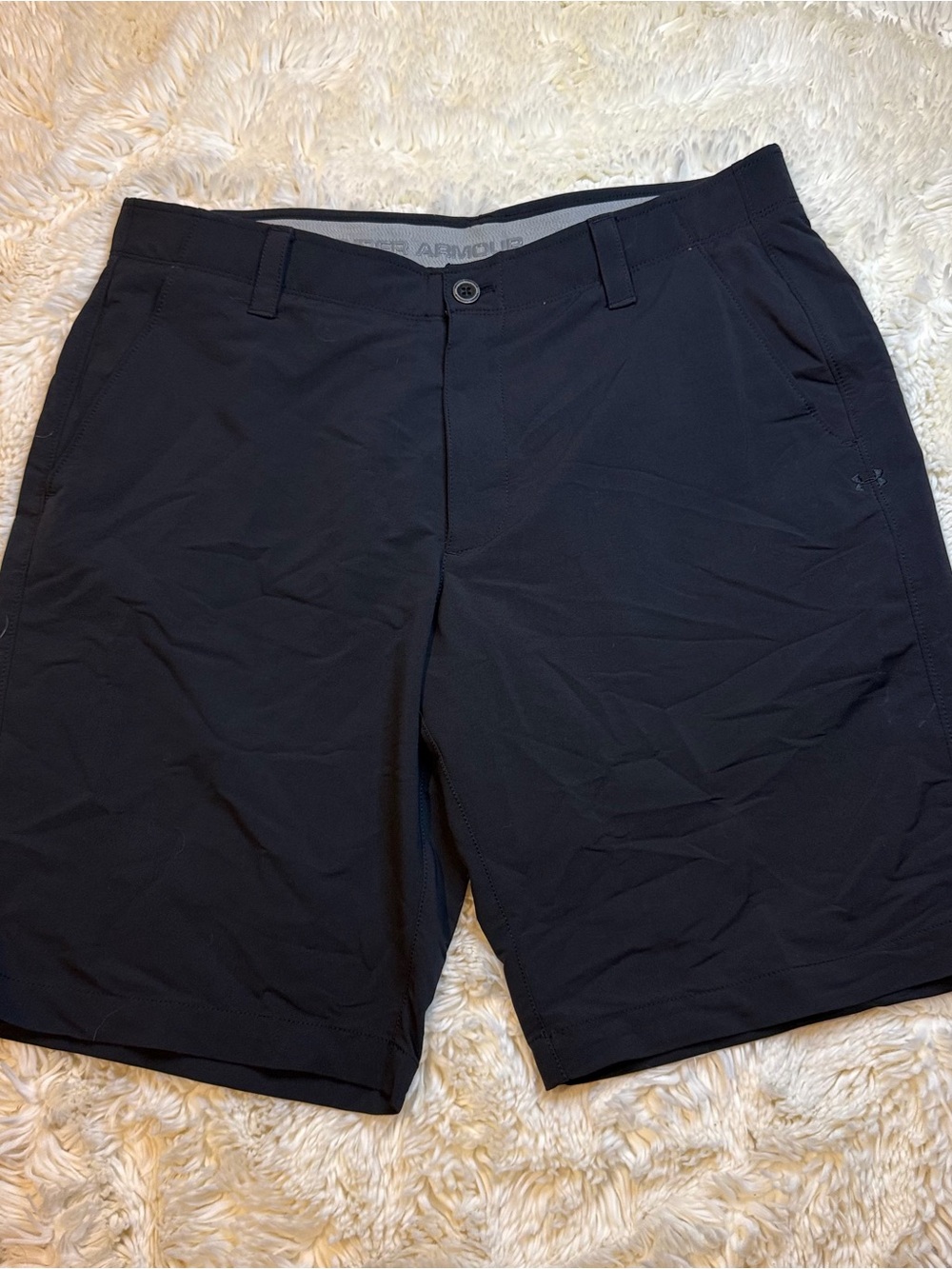 Under Armour Men’s 36” waist Black Hybrid Performance Shorts 10-1/2” inseam
